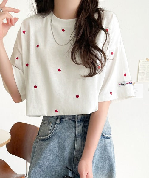 《JaVaジャバコラボ》春夏のカジュアルに、大人の“可愛い”をプラス。ミニハート刺繍Tシャツ（半袖） jv1010470