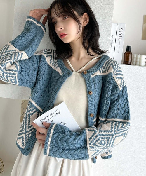【mily bilet】これ一枚で可愛さ倍増。 ノルディック柄ケーブル編み切り替え前後2WAYニットカーディガン mi1029091