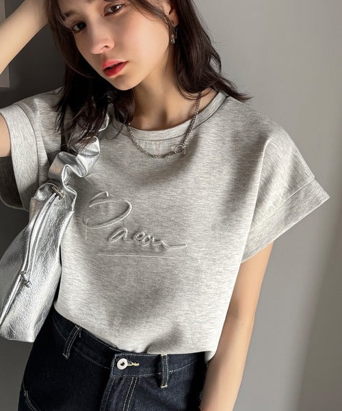 《JaVaジャバコラボ》上品な大人の抜け感。フロントPAEANエンボス加工半袖Tシャツ（ロゴ） jv1260427