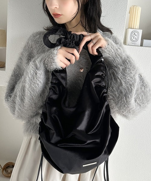 【mily bilet】機能性も可愛さも♪ギャザーが目を惹く、ドロストデザインベロアショルダーバッグ mi1159035
