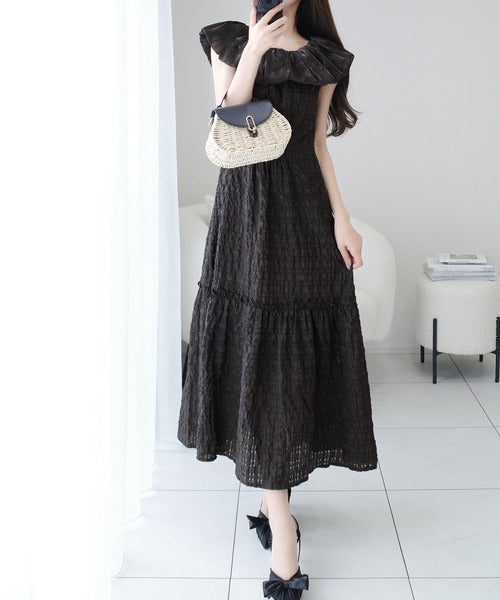 【mily bilet】甘さと気品を一枚に。ビッグオーガンジーケープ付きオフショル２WAYシアーエンボスワンピース mi1139087