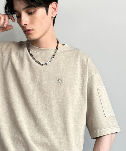 「イマドキな、古着感。」袖ポケット付きピグメント加工刺繍入りTシャツ／Sleeve Pocket Pigment-Dyed Embroidery T-Shirt co1150025