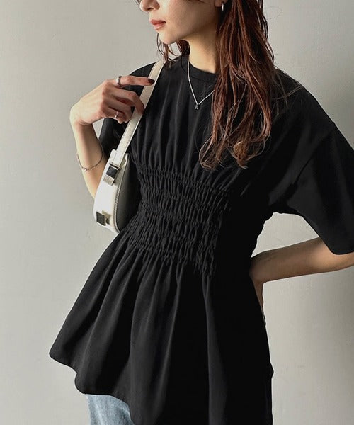 ふわっと広がるAラインで魅せる。シャーリングデザインTシャツ（半袖） ce1050298