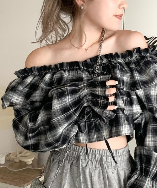 【mily bilet】全方位、上品シルエット。フリル使いオフショル２WAYキャンディースリーブブラウス mi1139047