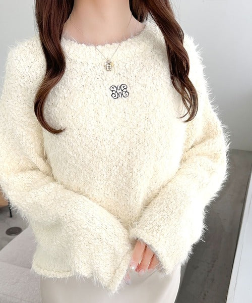 【mily bilet】愛され大人フェミニン。ポンポンフェザー胸刺繍ニット mi1029068
