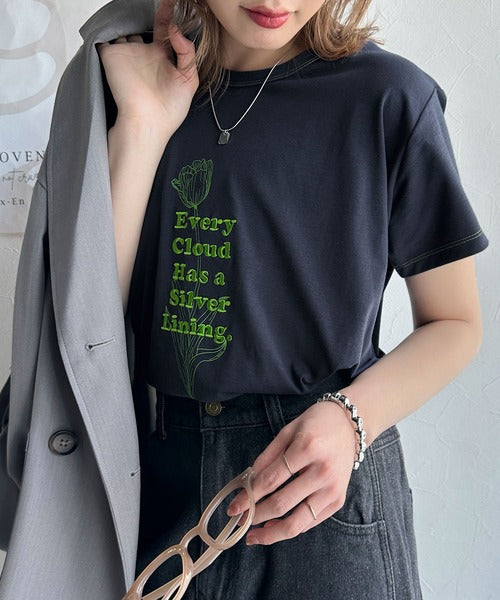 上品さが魅力。フラワープリントグラフィック刺繍Tシャツ（半袖） ce1050268