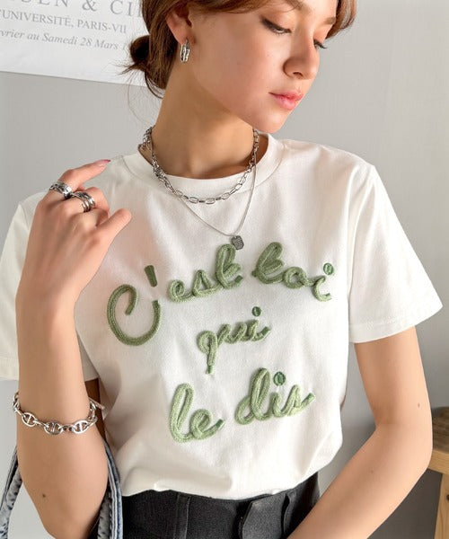 【mily bilet】着るだけでオシャレ感！ロゴプレート付きカラーフレンチコード刺繍Tシャツ(半袖) mi1329015