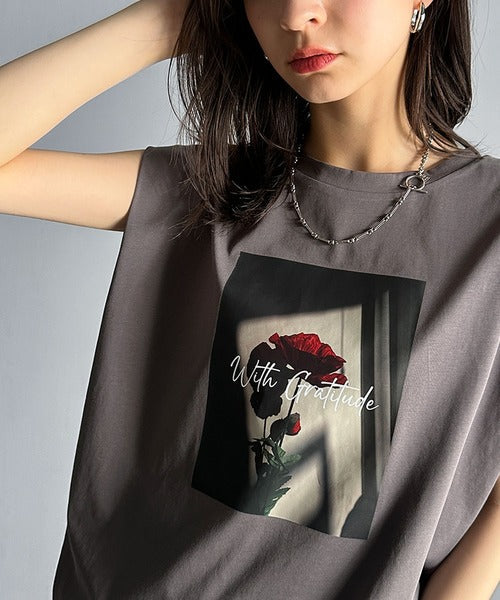 シンプルなのに着映える！お花フォトプリントシルケット加工フレンチスリーブTシャツ ce1020197