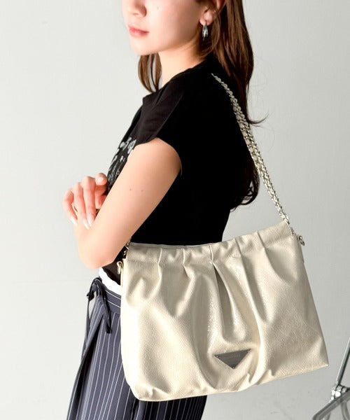 【mily bilet】洗練デザイン＆機能性。エンボス加工フェイクレザー2WAYショルダーバッグ mi1159047