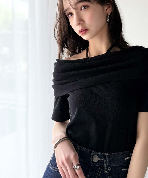 視線を奪う、美デコルテ。華奢見えを叶える、絶妙ドレープが◎ タイ付き五分袖オフショルトップス ce1240086