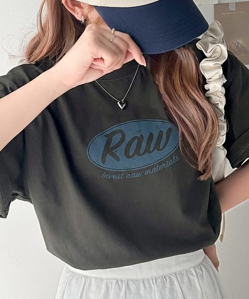 レトロムードが際立つ。綿100%オーバルロゴTシャツ mo1310042