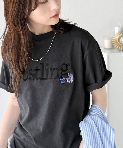 ナチュラルな中に、さりげない華。綿100％ロゴ×フラワー刺繍ビッグTシャツ（半袖） ce1260485