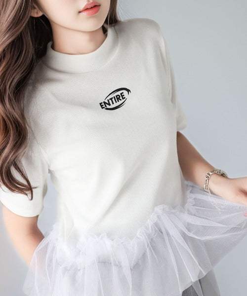 甘さの中にカジュアル要素も取り入れた1枚。チュールフリルモックネックTシャツ ce1010304