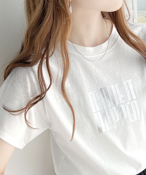【mily bilet】一点投入でモードなおしゃれ感が漂う。綿100%箔プリントTシャツ mi1149053