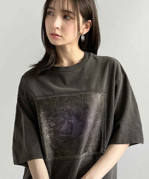 「オリジナリティ。」ピグメント加工ダブルレイヤーデザインプリントTシャツ／Pigment-Dyed Double-Layered Design Print T-Shirt co1010002