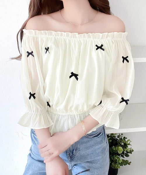 【mily bilet】主役級に映える大人ガーリーitem。シアーシャイニーリボン付きブラウス mi1139041