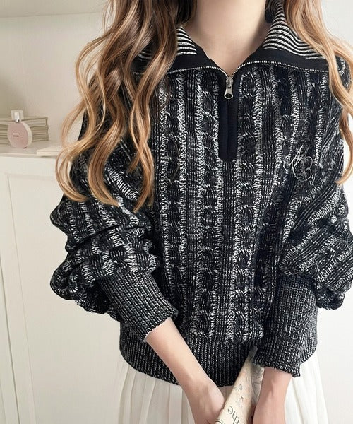 【mily bilet】コーデの主役を飾る。クロップド丈配色ケーブル編み胸刺繍ハーフジップニット mi1029063