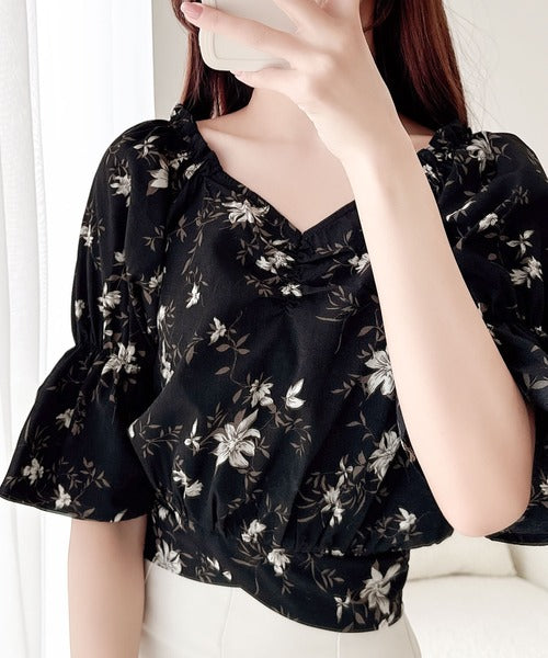 【mily bilet】着るだけで気分華やぐ♪花柄キャンディースリーブブラウス mi1139040