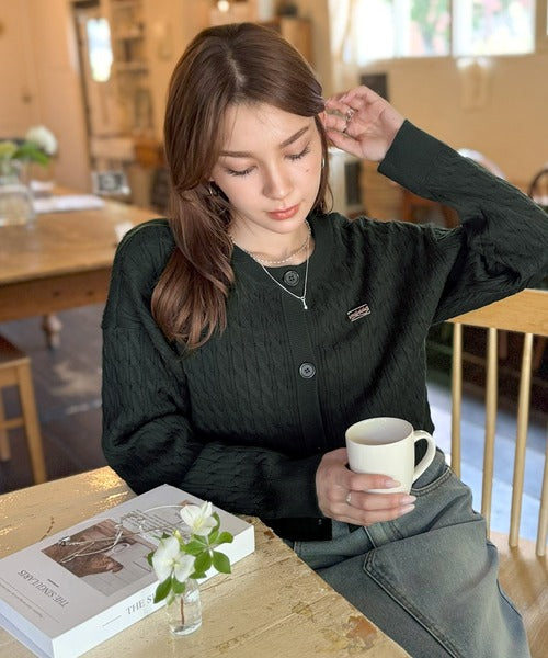 【mily bilet】やわらかな優しさ、漂う気品。前後2wayプレート使いケーブルニットカーディガン（長袖） mi1029140