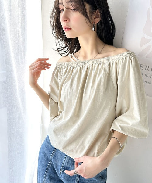 抜け感たっぷりの旬顔。マルチway綿100％シルケット加工ギャザー使いバルーンシルエットアシメブラウス（半袖） ce1260381