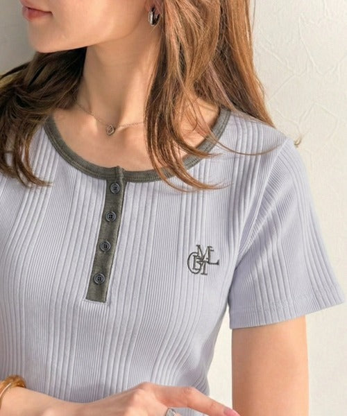 【mily bilet】洗練配色でクラスアップ。オーガニックコットンランダムテレコロゴ刺繍ヘンリーネックトップス mi1269014