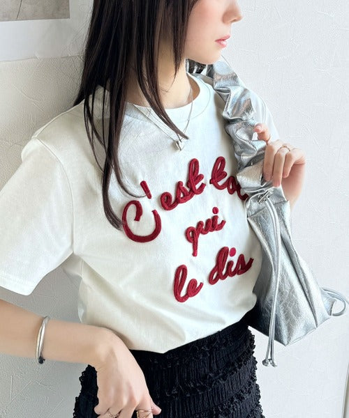 【mily bilet】着るだけでオシャレ感！ロゴプレート付きカラーフレンチコード刺繍Tシャツ(半袖) mi1329015