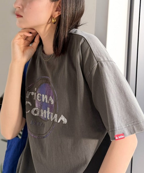 《JaVaジャバコラボ》遊びと余裕をこの1枚で。コットン100％コンパクトグラフィックロゴTEE（半袖） jv1050367