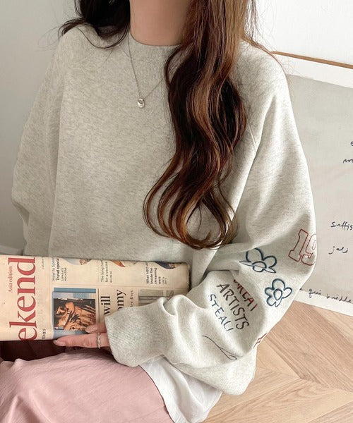 ハンドメイド風刺繍に釘付け。前後2wayランダム袖刺繍裏起毛スウェット ce1050222