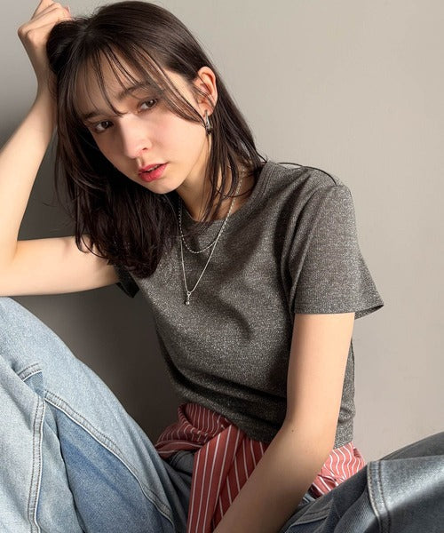 さりげなく輝くラメが主役。ラメ入りショート丈Tシャツ（半袖） ce1110124