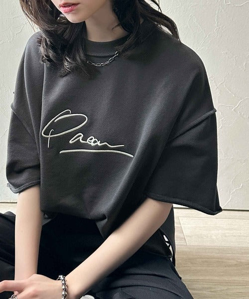《JaVaジャバコラボ》大胆ロゴで魅せる。前後2way裏毛胸元PAEANロゴ半袖Tシャツ jv1260422