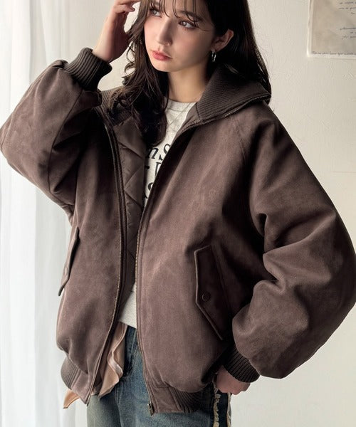 《JaVaジャバコラボ》甘辛バランスで“大人可愛い”を格上げ。リブタートル オーバーサイズスウェードブルゾン jv1240099