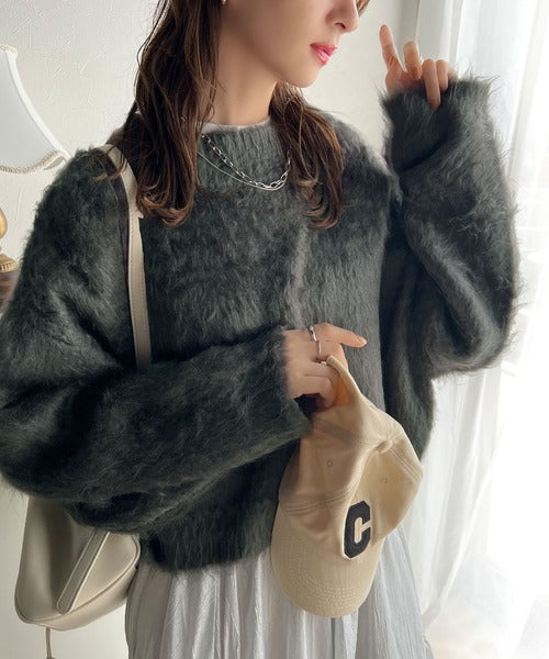 お洒落を楽しむ秋の必需品。ふわふわシャギー素材クロップド丈ニット（無地＆ボーダー） ce1260359