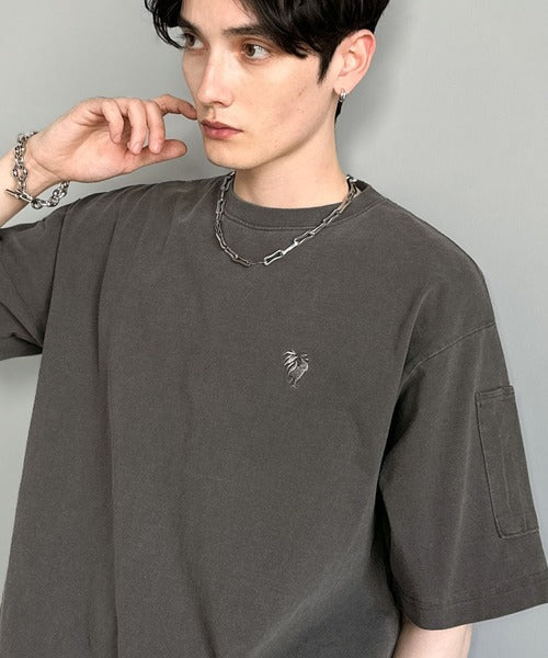 「イマドキな、古着感。」袖ポケット付きピグメント加工刺繍入りTシャツ／Sleeve Pocket Pigment-Dyed Embroidery T-Shirt co1150025