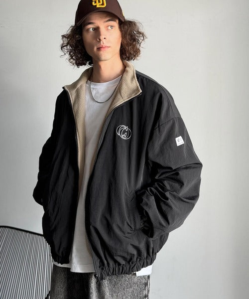 【Classical Origin】「これ1着で実質2着分の価値。」ナイロン×ボア2wayリバーシブル胸元刺繍ブルゾン／2WAY Reversible Nylon Boa Blouson co1150079