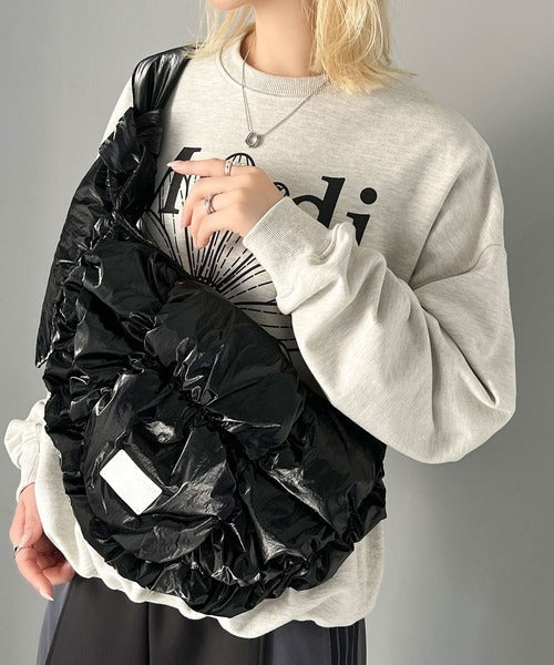《Javaジャバコラボ》大人モード感漂う。シャイニーキルティングハーフムーンバッグ jv1159023