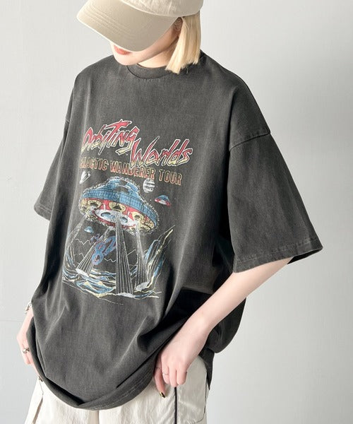 《JAVA ジャバコラボ》トレンドのヴィンテージ感が魅力。コットン100%グラフィックプリントピグメントビッグTシャツ jv1029051