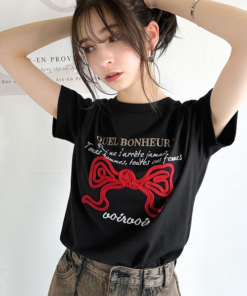 【mily bilet】華やか大人ガーリー。リボンコード刺繍プレートデザインTシャツ mi1329025