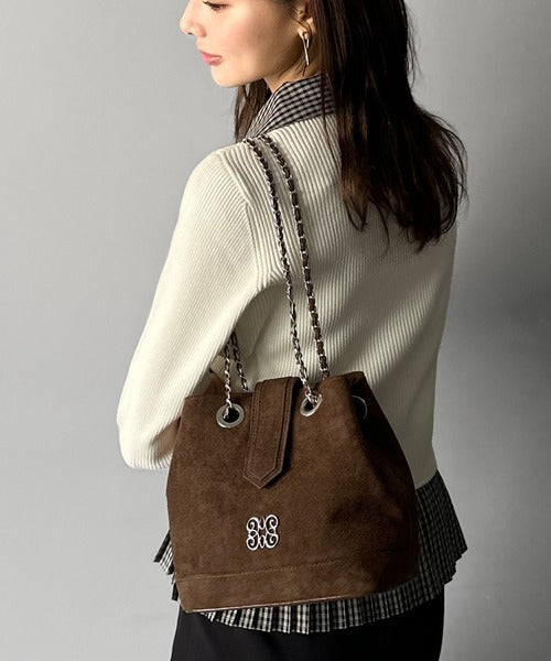 【mily bilet】わがまま叶える、最強おでかけバッグ♪ロゴプレート使いチェーン巾着バッグ mi1179057