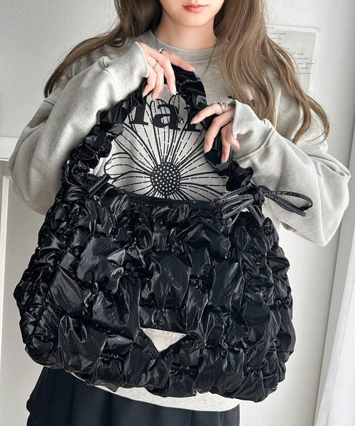 【mily bilet】上品に輝く。シャイニーキルティングスクエアショルダートートバッグ mi1159028