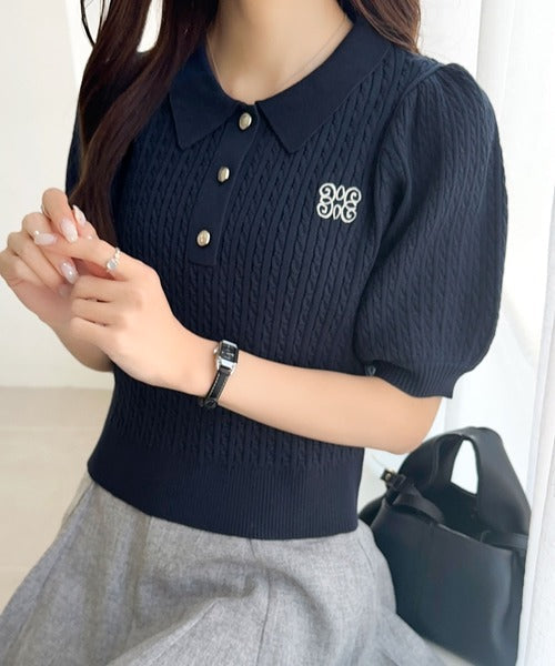 【mily bilet】きちんと上品大人キュート。胸刺繍ケーブルニットパフスリーブポロシャツ(半袖) mi1029096