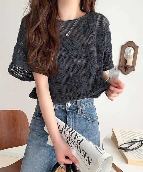 大人のおしゃれ度ワンランクアップ。チュールフラワーコード刺繍半袖Tシャツ ce1260429