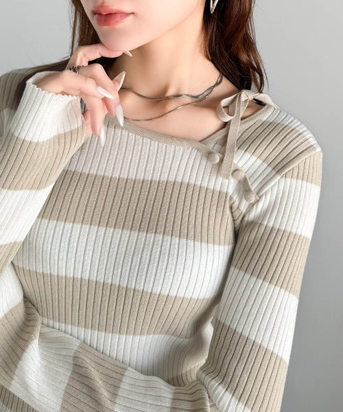【mily bilet】春夏の新定番！くるみボタンアシンメトリーネックボーダーリブニット(長袖） mi1029111