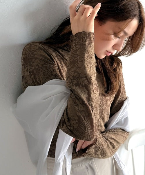 透け感で魅せる、秋の上品レイヤード。プチハイネック花柄レースメロウトップス（長袖） ce1010487