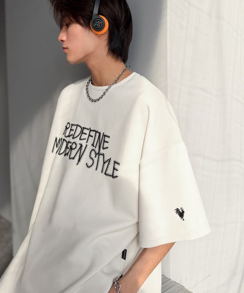 刺繍もシルエットもまるで3Dな主役級アイテム！立体刺繍ドレープダンボールTシャツ／3D Embroidered Draped Double-Knit T-Shirt co1010048