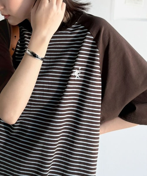 《JaVaジャバコラボ》お洒落迷子の救世主。綿100％胸刺繍ラグラン配色ボーダーTシャツ jv1260558