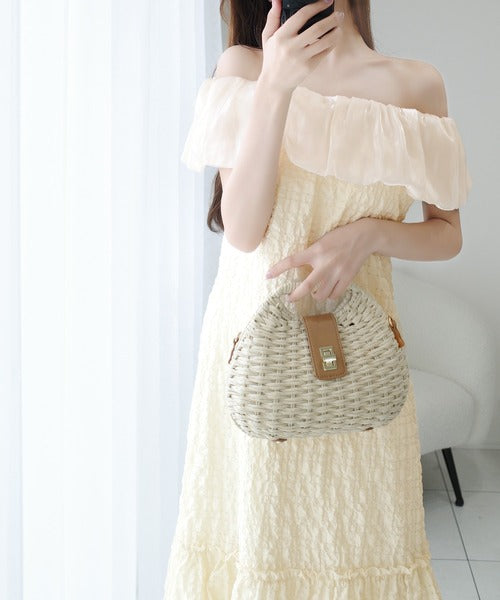 【mily bilet】甘さと気品を一枚に。ビッグオーガンジーケープ付きオフショル２WAYシアーエンボスワンピース mi1139087