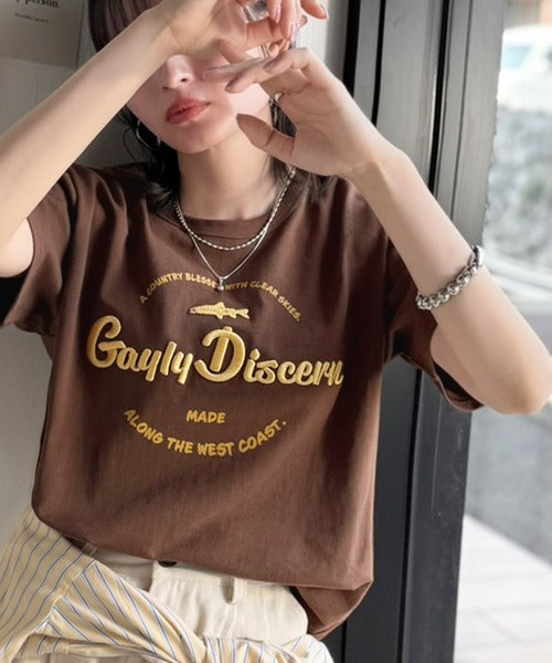 《JaVaジャバコラボ》刺繍とプリントが織りなす唯一無二のデザイン。綿100％おさかな刺繍Tシャツ jv1050359