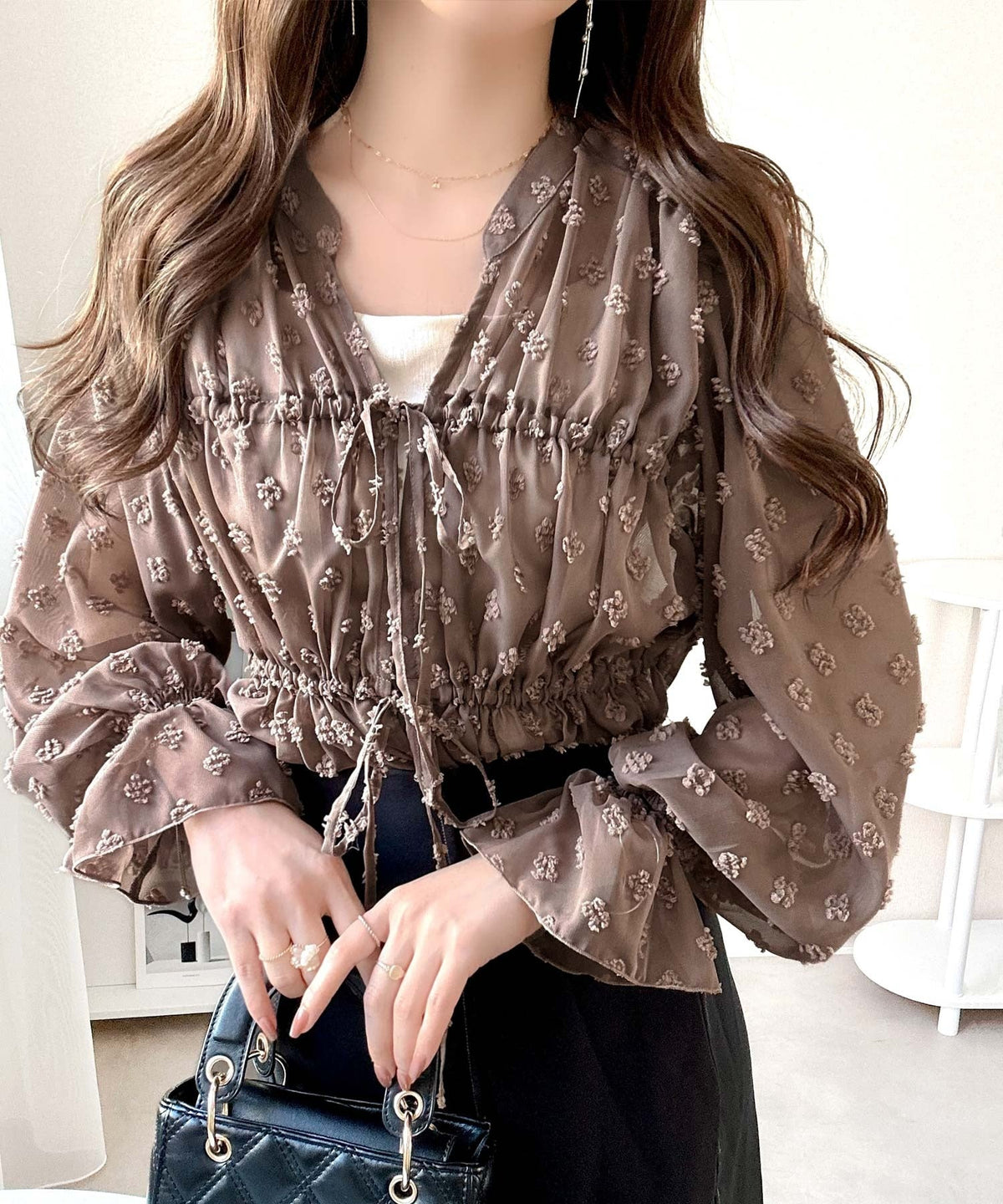 【mily bilet】透け感シフォンでつくる、大人の可憐スタイル。花柄シフォンカーデブラウス（長袖） mi1019105