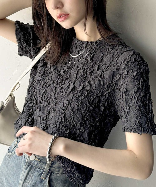華やかな高級感を演出する。カットジャガード短丈Tシャツ（半袖） ce1050273