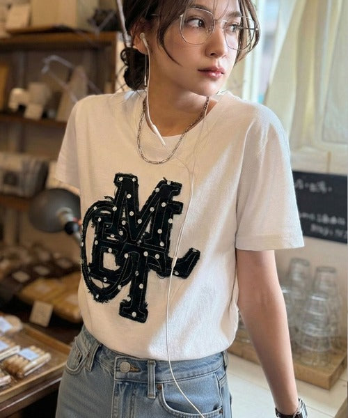 【mily bilet】遊び心を忍ばせておしゃれを一新。デニムフリンジワッペン使いTシャツ mi1329037
